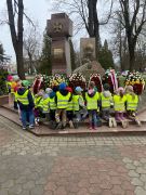Dzieci oddają hołd