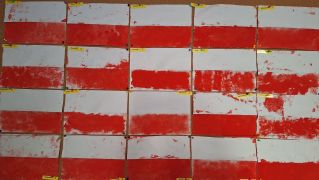 Flagi wykonane przez dzieci z grupy Jeżyków