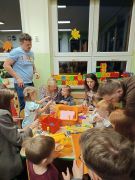 Dzieci i rodzice na warsztatach.