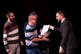 Klub Tatusia odbiera nagrodę