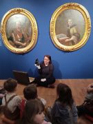 Dzieci podczas zajęć w muzeum.