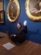 Dzieci podczas zajęć w muzeum.