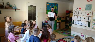 Dzieci podczas zajęć.