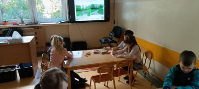 Dzieci podczas zajęć.