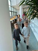 Dzieci w bibliotece.