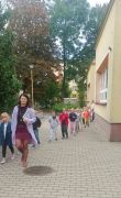 Grupa sówek idzie na miejsce zbiórki
