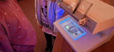 Skanowanie banknotu 100 zł